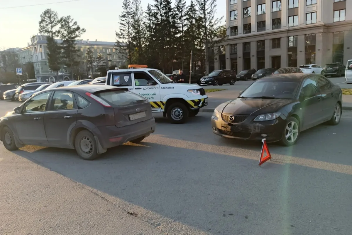 «Срочно в больницу»: дорожный патруль спас беременную девушку после ДТП в Новосибирске