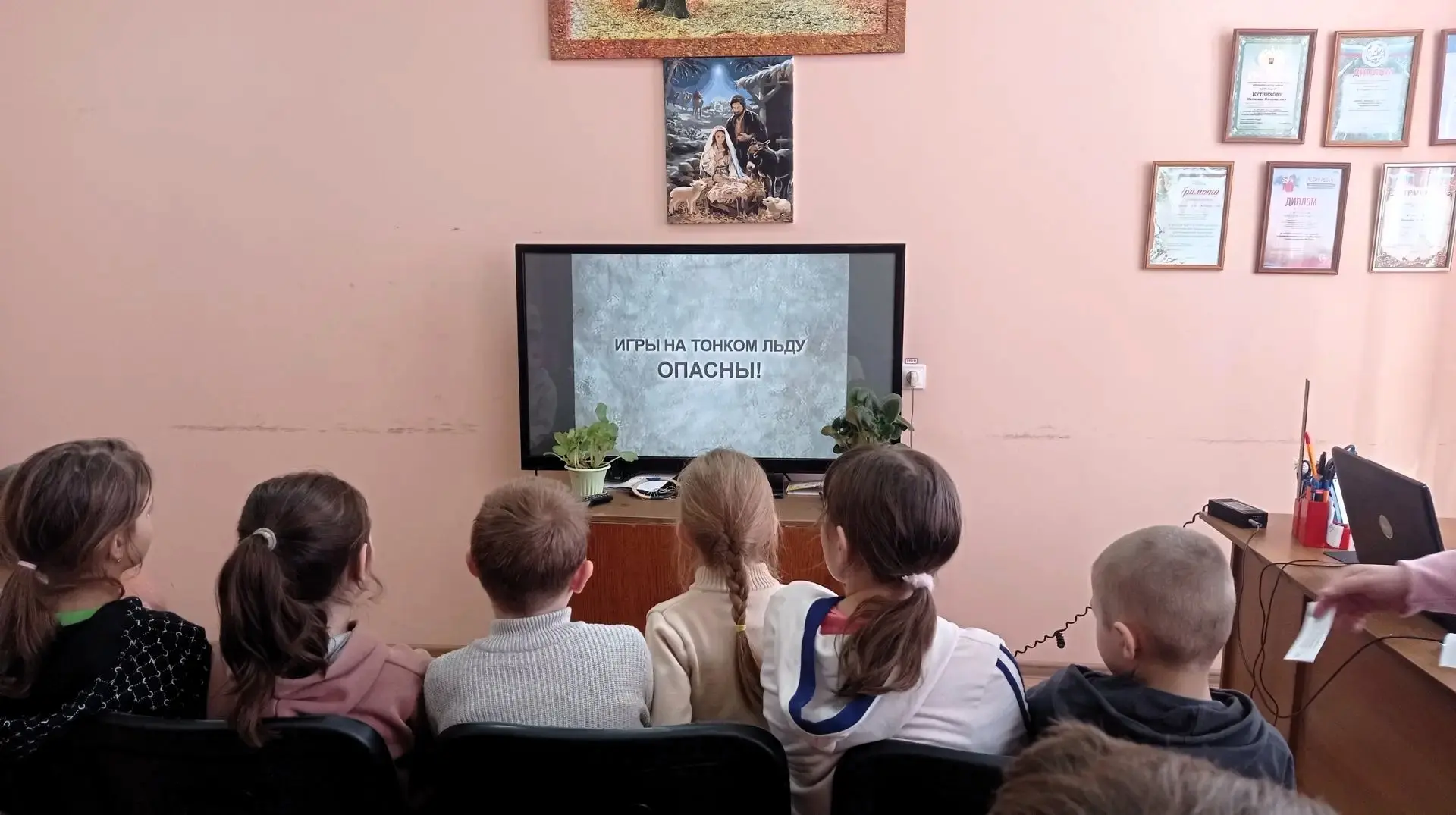 В школе прошла акция "Безопасность детства".