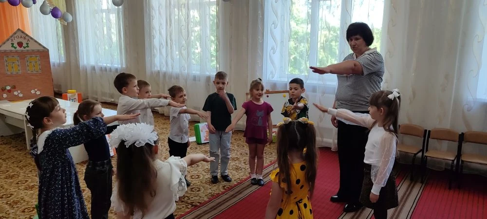 ✨ Итоги учебного года: путешествие в гости к гномам! ✨

Вот и пролетел ещё один учебный год. Как же 