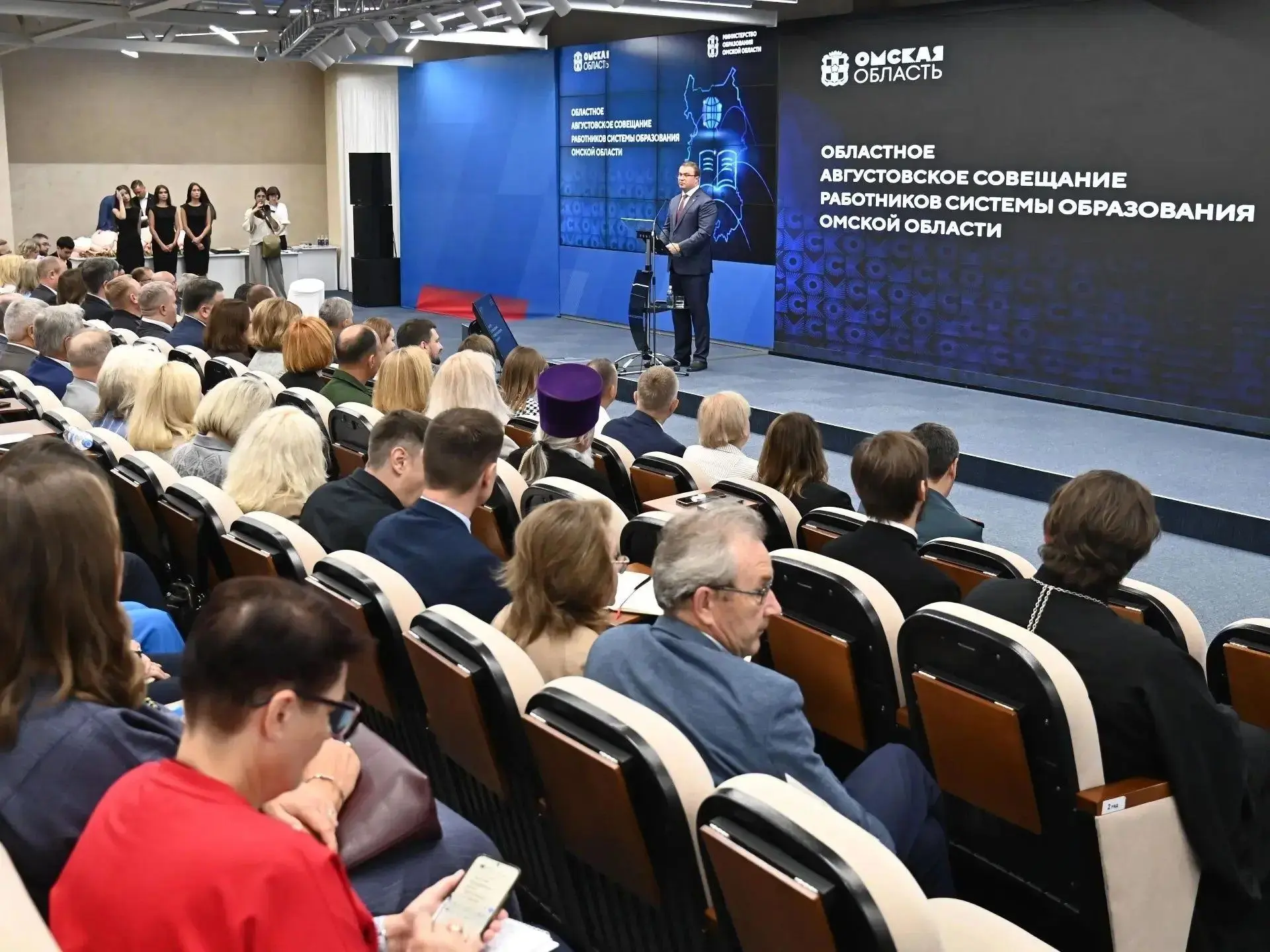 ☑️ Виталий Хоценко: С 1 сентября зарплаты педагогов в Омской области вырастут на 7,6%