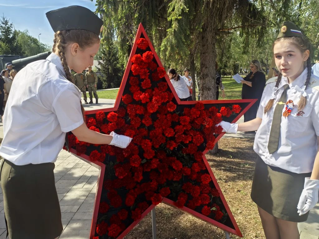 ПАТРИОТИЧЕСКАЯ АКЦИЯ "ЗВЕЗДА ПОБЕДЫ"⭐⭐⭐⭐⭐⭐⭐  9️⃣ мая педагоги и учащиеся нашей школы🏫 приняли участи