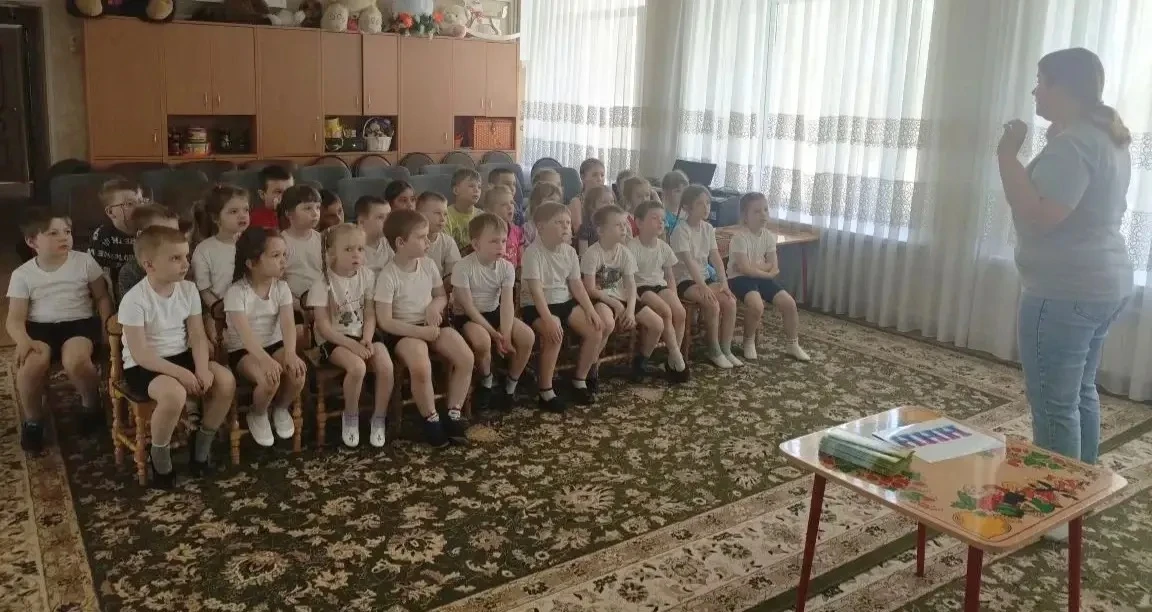БЕЗОПАСНОСТЬ ДЕТЕЙ-ЗАБОТА КАЖДОГО ИЗ НАС

К нам в детский сад приходила необычная   гостья — сотрудн