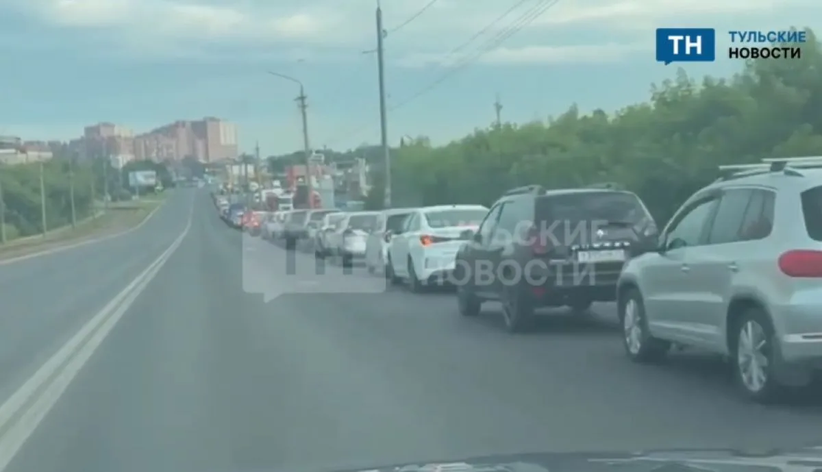 На Павшинском мосту туляки встали в очередь за бензином рано утром