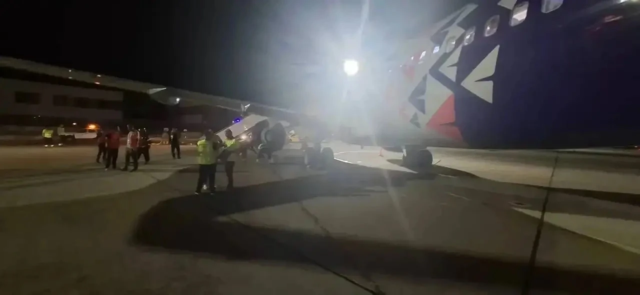 СК проводит проверку по факту аварийной посадки самолёта в Сочи 🔺