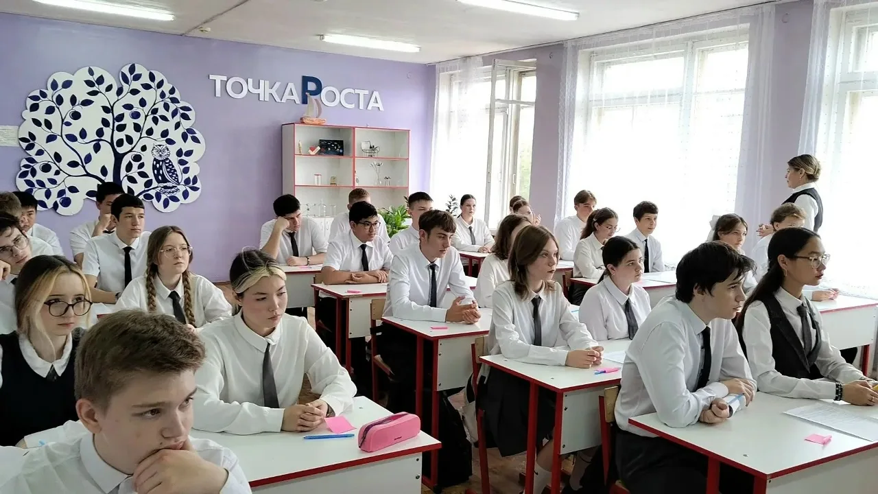 «Разговоры о важном» — ярко и по‑настоящему!  В Икрянинской школе прошло итоговое занятие курса «Раз