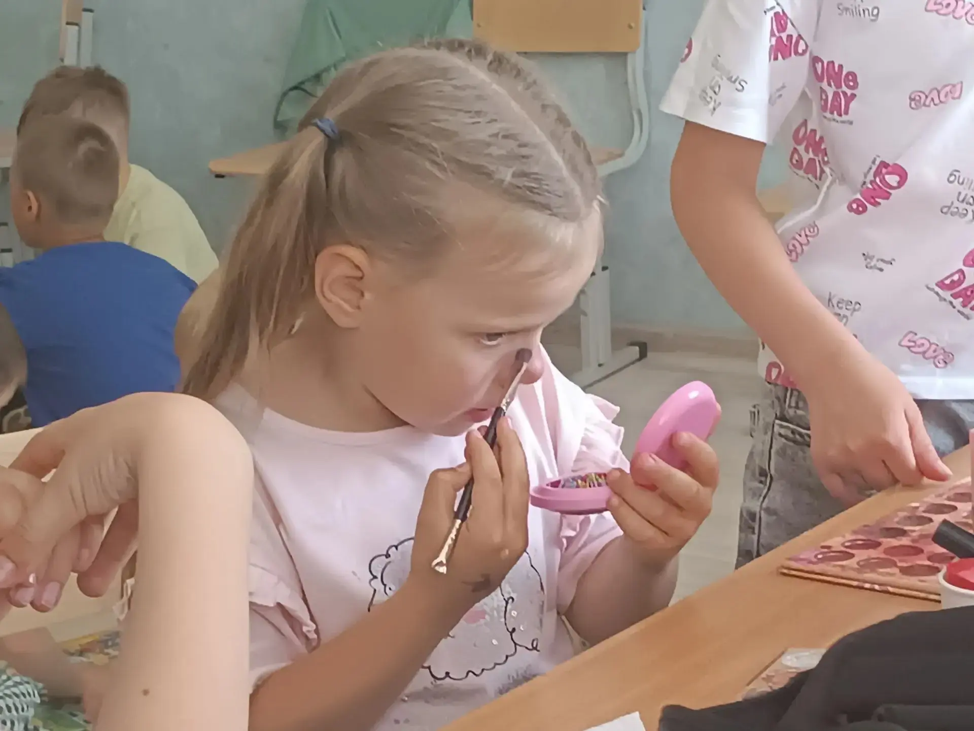 Погода нас балует летним теплом, даже жарой, ставшей частным явлением- грозой. Но это не повод уныва