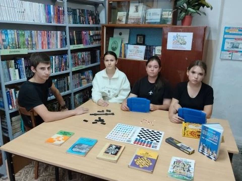Час настольных игр «Интеллектуальный досуг».