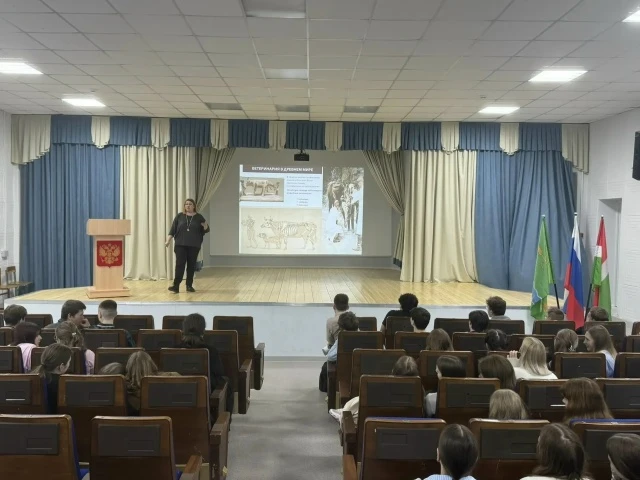 В рамках профориентационной работы для учащихся школы прошёл познавательный классный час, посвящённы