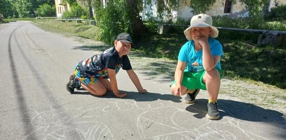 🌈Сегодня, 16 июня, ребята пришкольного отряда "Олимп" с увлечением рисовали на асфальте. Играли в к