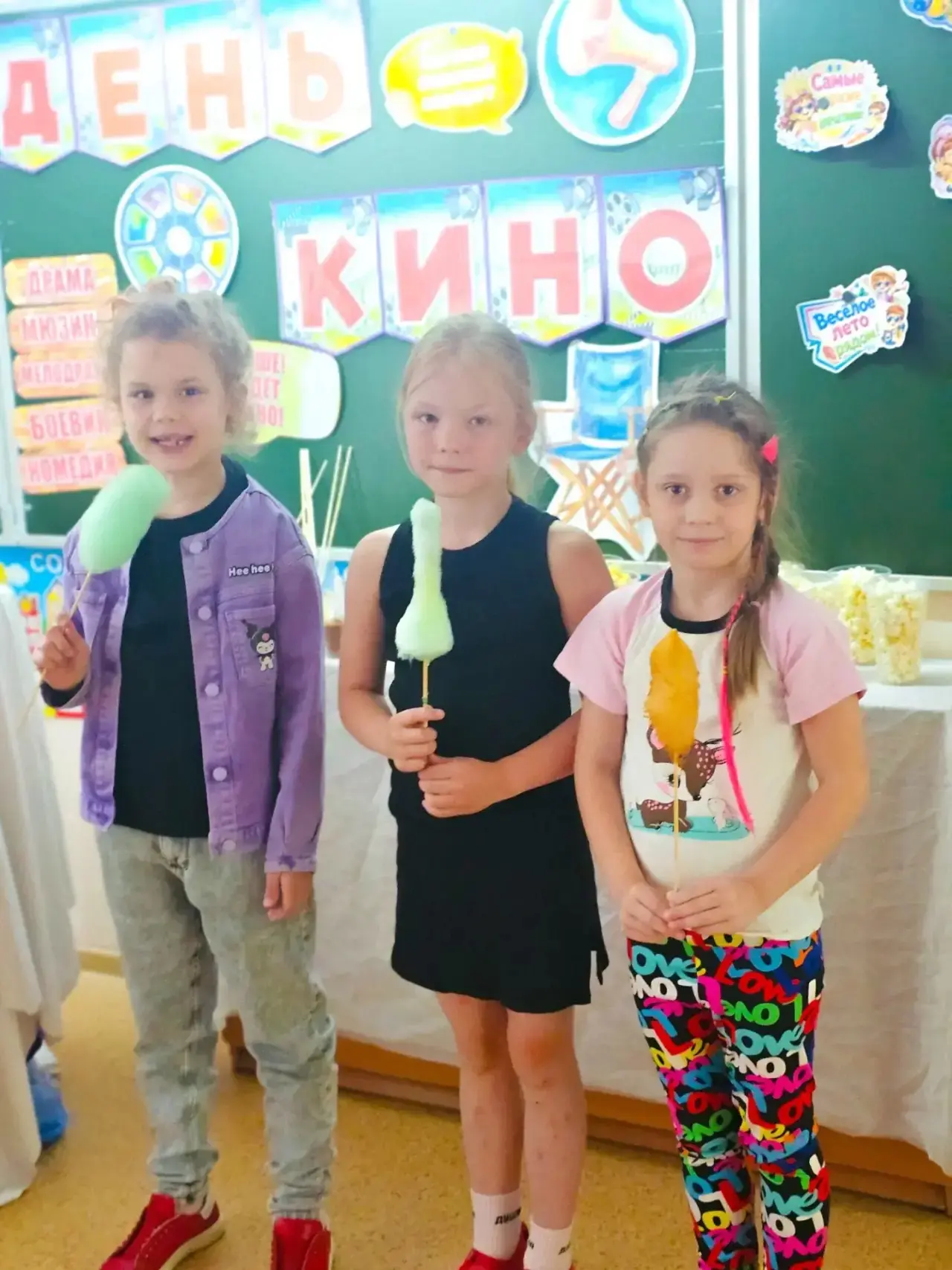 🎉 **День кино в лагере «Добрынюшка»: магия экрана и любимые лакомства!** 🎉

Сегодня в нашем лагере