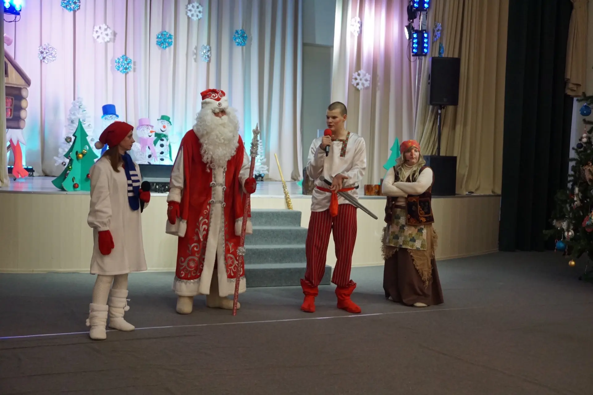 🎄✨ Новогоднее чудо✨🎄 В преддверии Нового года для учеников начальных классов прошёл яркий и увлекате