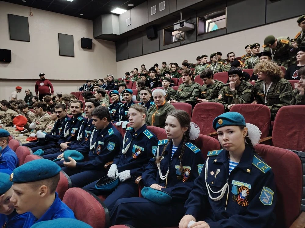 🎖 «Юный Десантник» в деле: бронза на «Зарнице 2.0»  Отряд «Юный Десантник» (9К класс) вернулся с рег