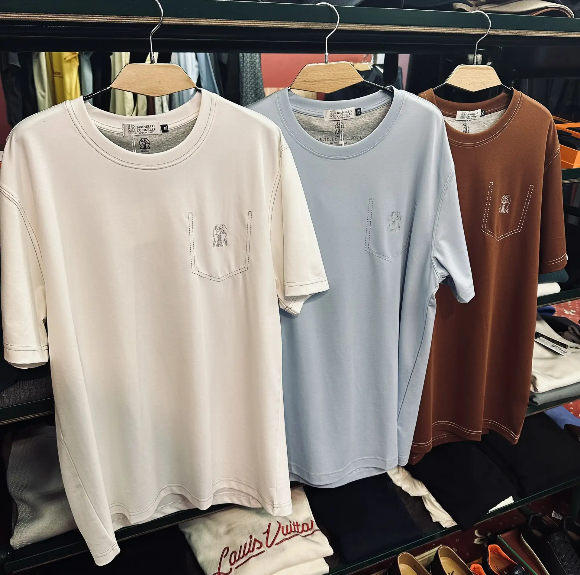 BRUNELLO CUCINELLI 
6000₽

Новые интересные модели от итальянского бренда. Приятный охлаждающий эффе