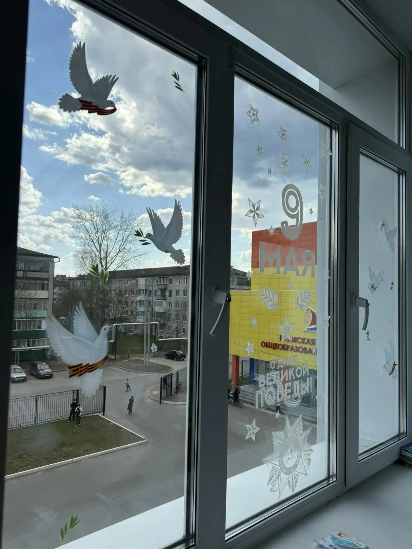 🕊️ Первичное отделение и наши Орлята России активно принимают  участие во всероссийской акции "Окна 