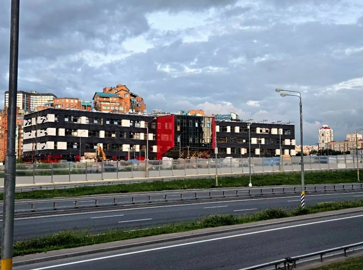 🏗️ Будущая школа заметно преобразилась

Жители поделились свежими кадрами строительства школы между