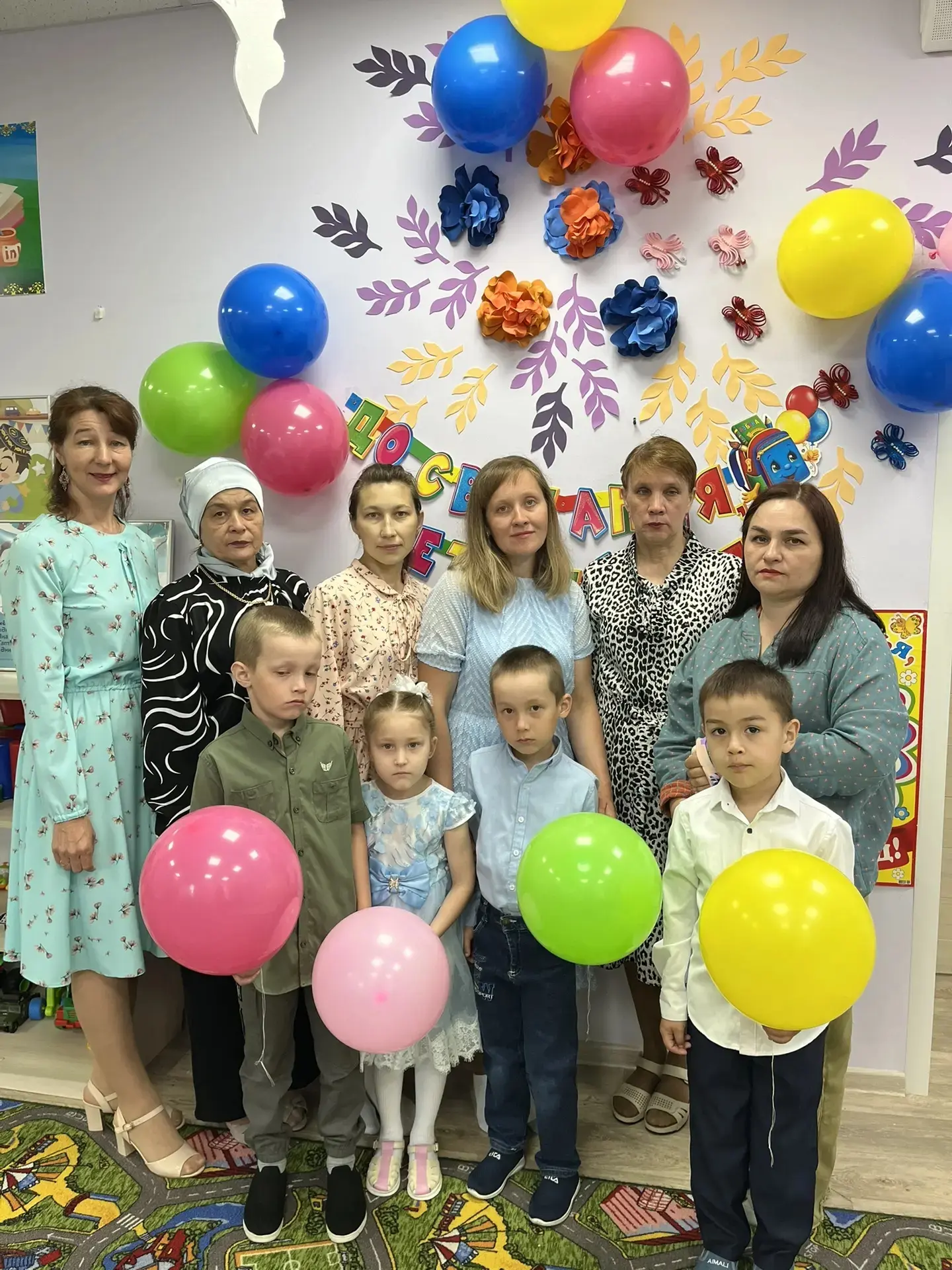 Бүген балалар бакчасында "Сау бул бакчам!" дигән бәйрәм уздырылды. Мәктәпкә китүче Каша...