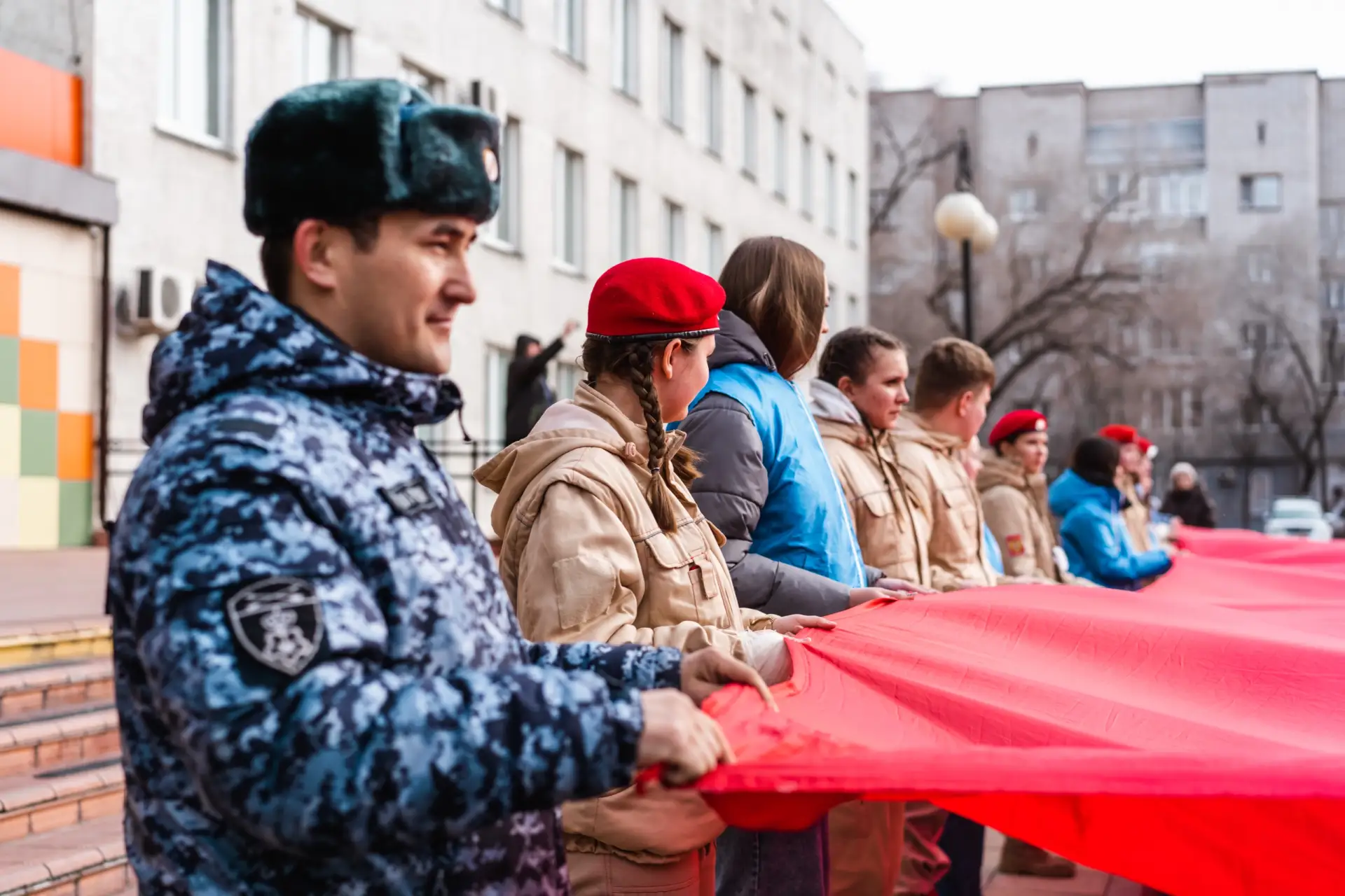 Под единым флагом 🇷🇺  В День воссоединения Крыма и Севастополя с Россией Волонтёры Победы Республики