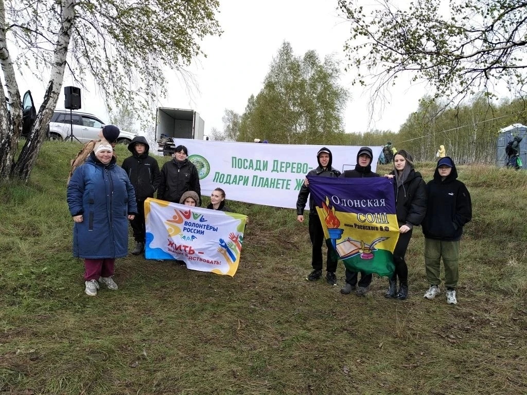 🌲Сегодня группа ребят нашей школы под руководством Валиулиной Натальи Ивановны, несмотря на суровую