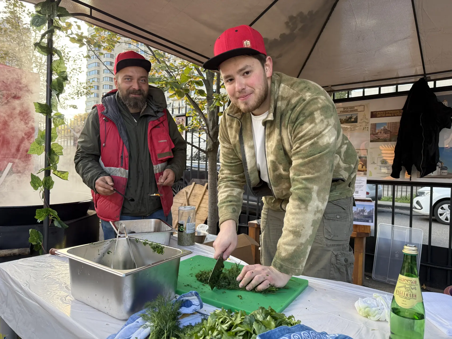 Кроме грузинских хинкали, хачапури, лобио, сациви и шашлыка представленных ресторанами,...