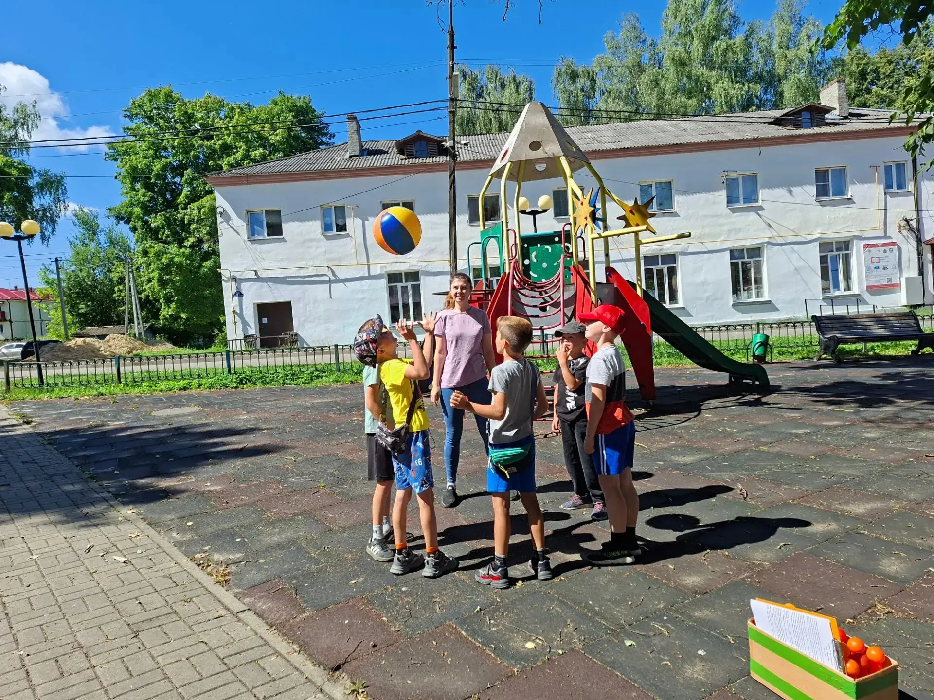 В клубе «Озорники» Методист Рыжова Анастасия провела яркую и энергичную игровую программу, посвященн