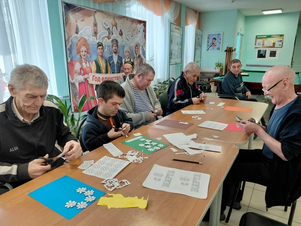 В преддверии Международного женского дня, в нашем доме-интернате прошел мастер-класс по изготовлению
