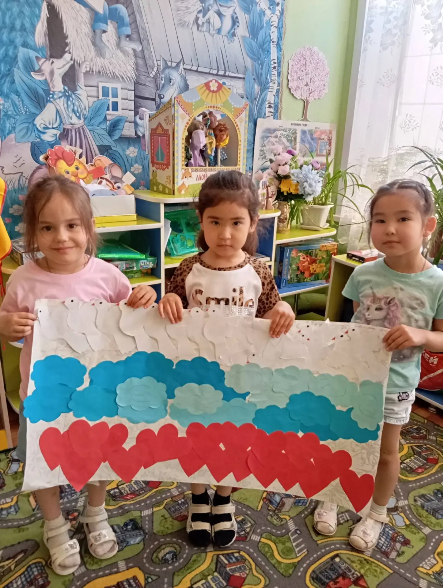 С любовью к России с самых юных лет!

В преддверии Дня России в нашем детском саду прошли замечатель