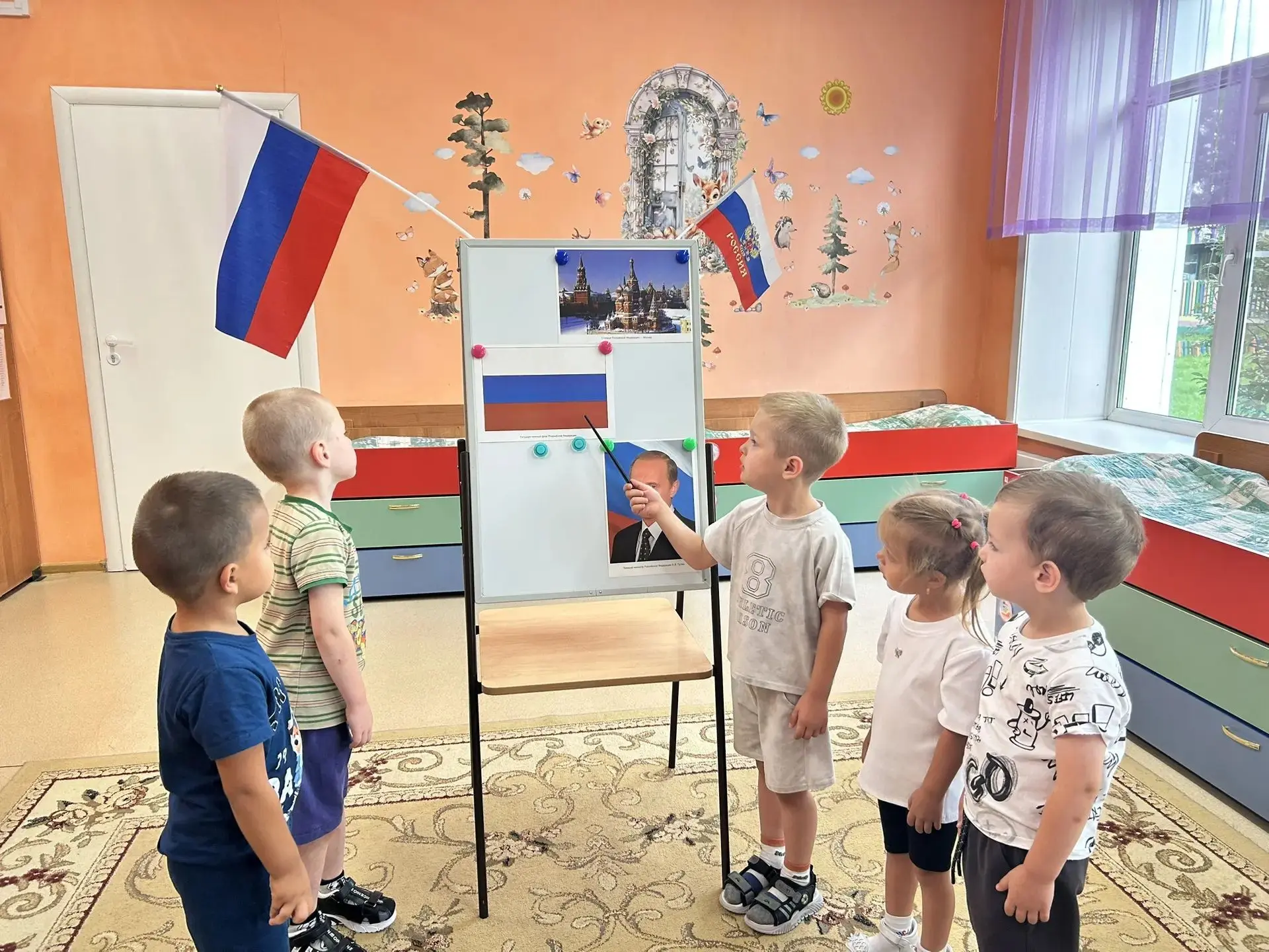 🇷🇺 Аппликация "Российский флаг" в средней группе — готовимся ко Дню флага!