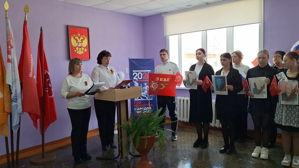 В МБОУ СОШ с. Антоновка прошло торжественное мероприятие, посвящённое Дню Победы, в рам...