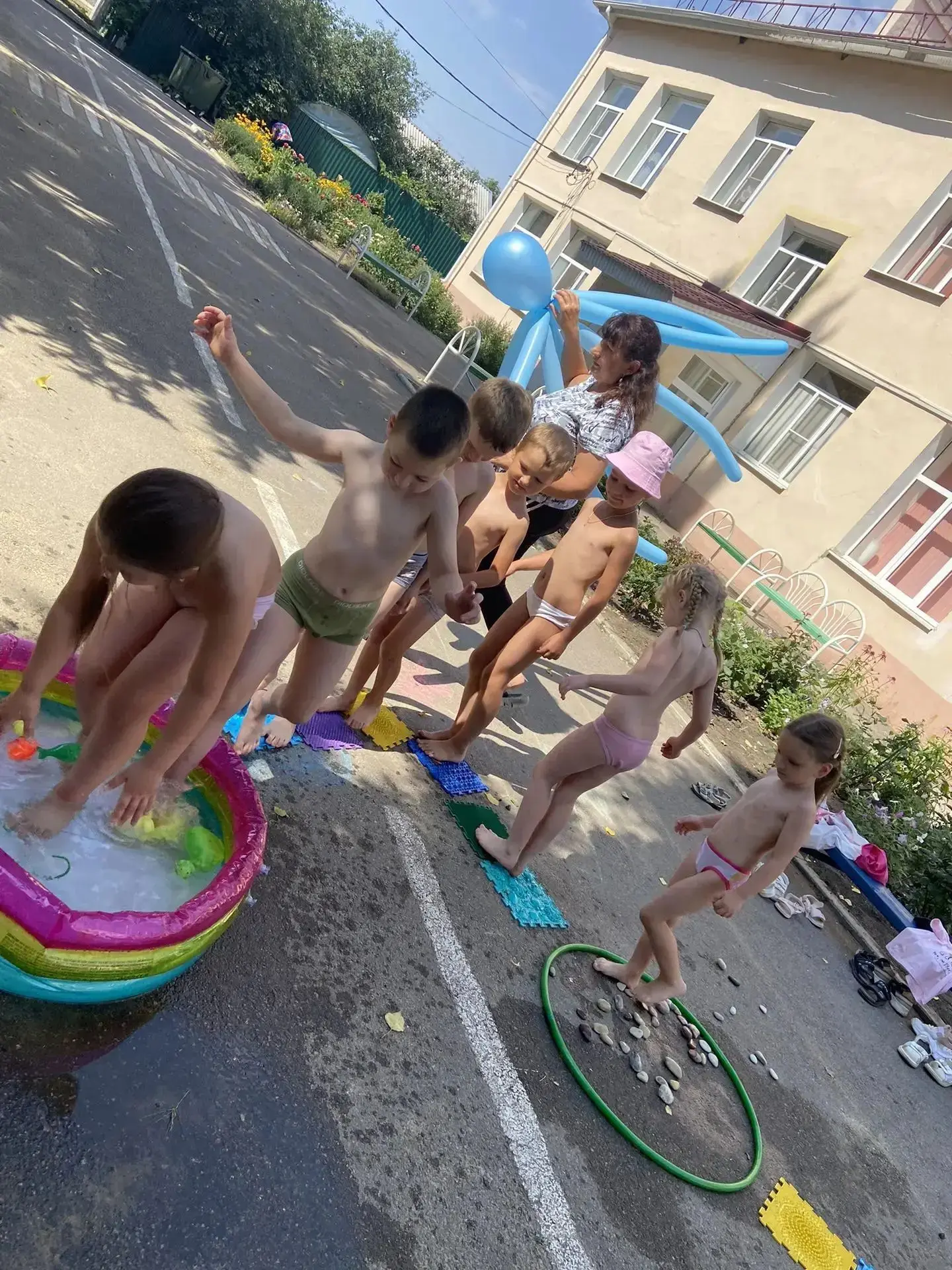 В детском саду инструктором по физической культуре Гришковой Е. В. было подготовлено и ...