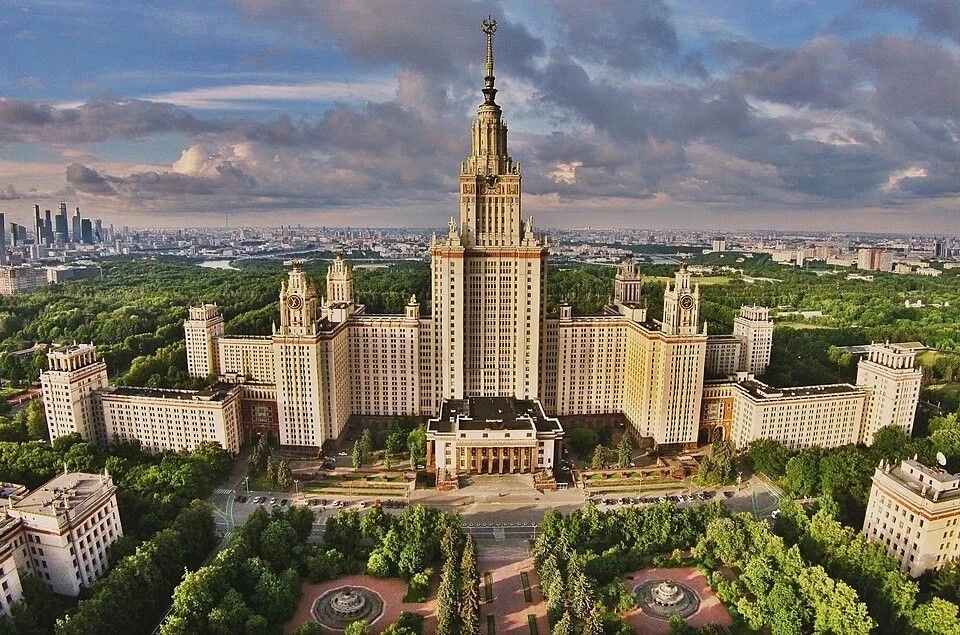 Ведущие вузы России начали урезать скидки на обучение: первой стала ВШЭ, где, по словам абитуриентов