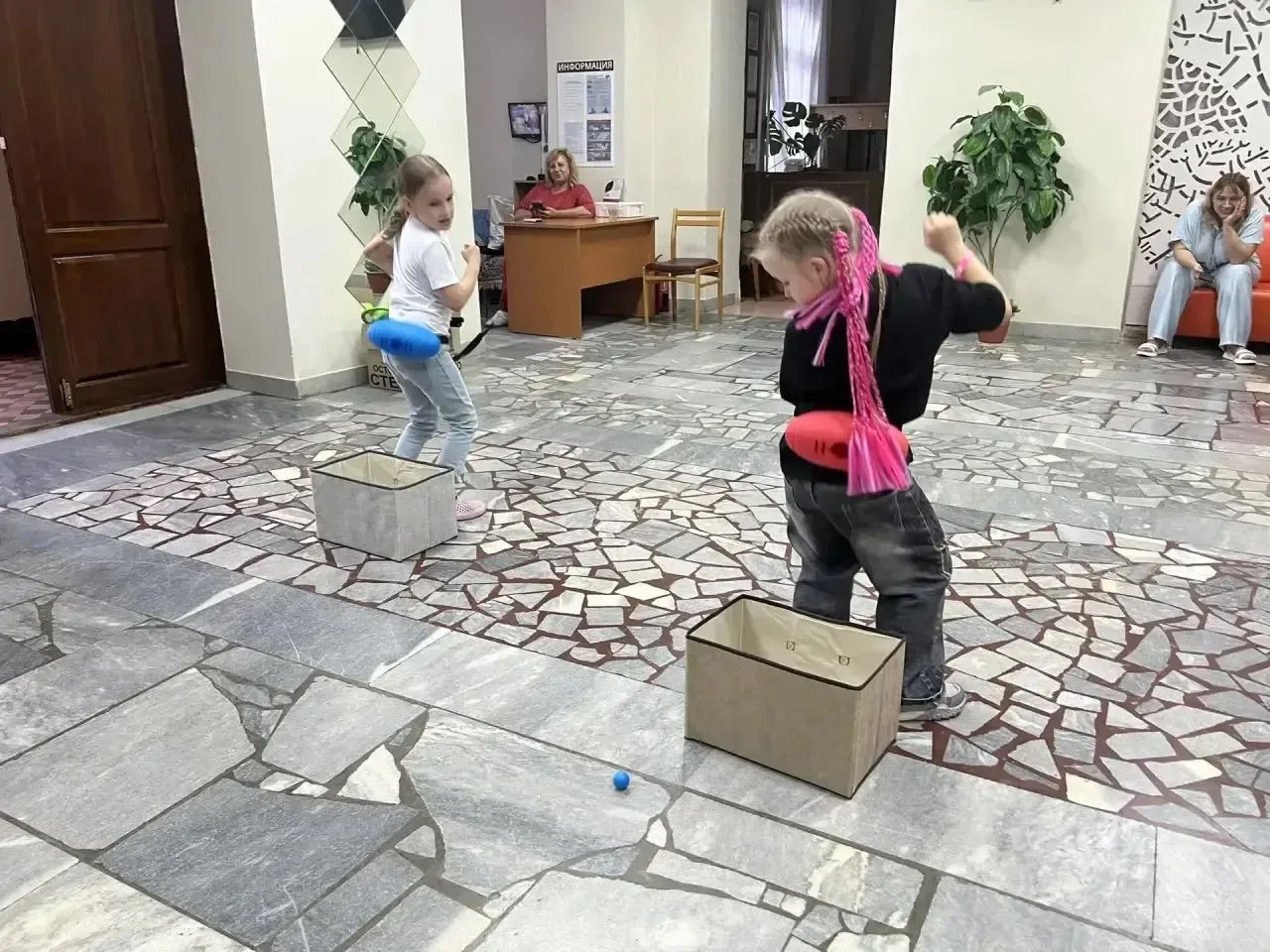 Пятничная игровая программа в Доме культуры состоялась, несмотря на дождливую погоду. 

Даже при неб