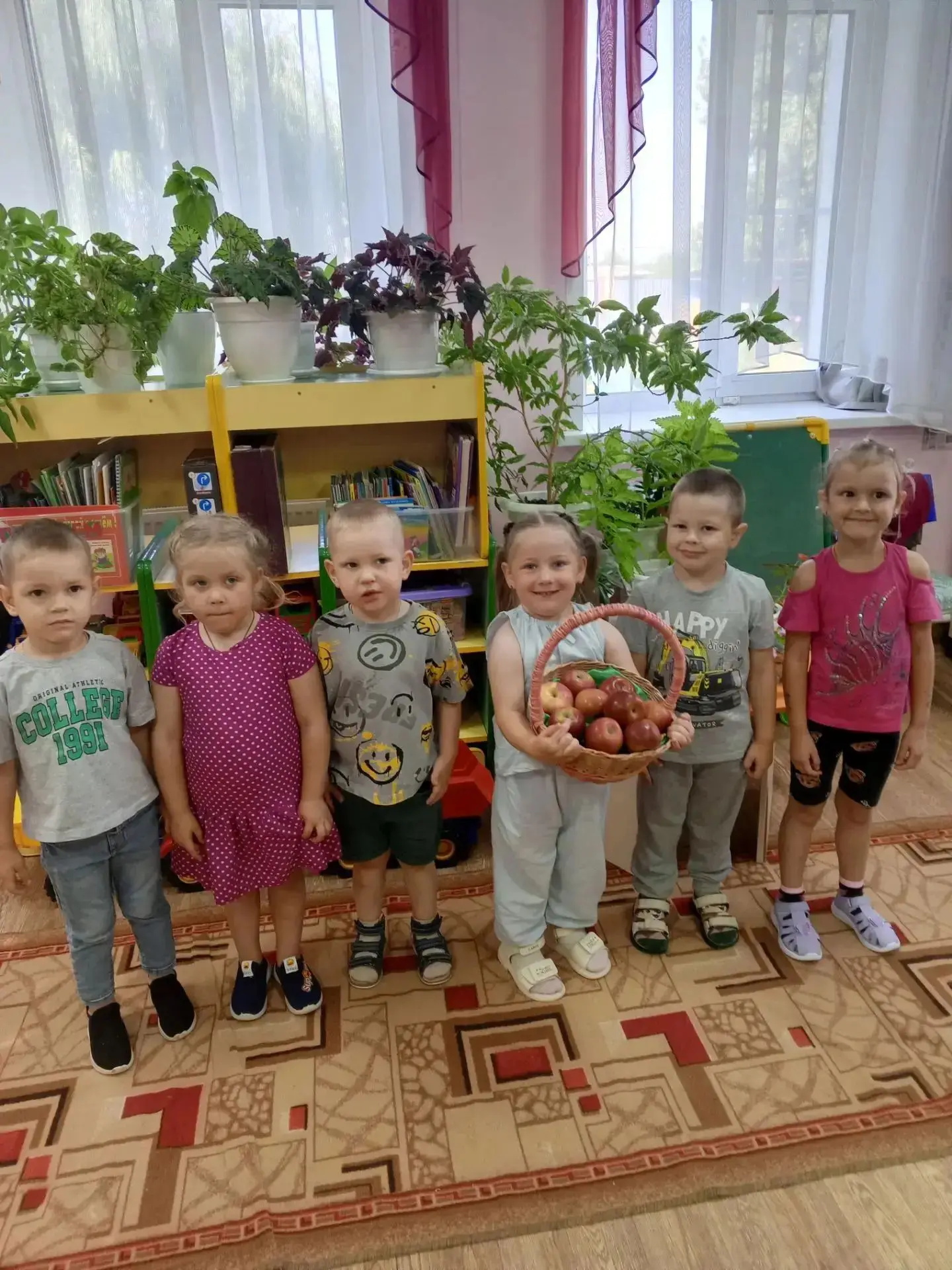 Средняя группа 🐝 беседа на тему «Яблочный Спас»!🍎