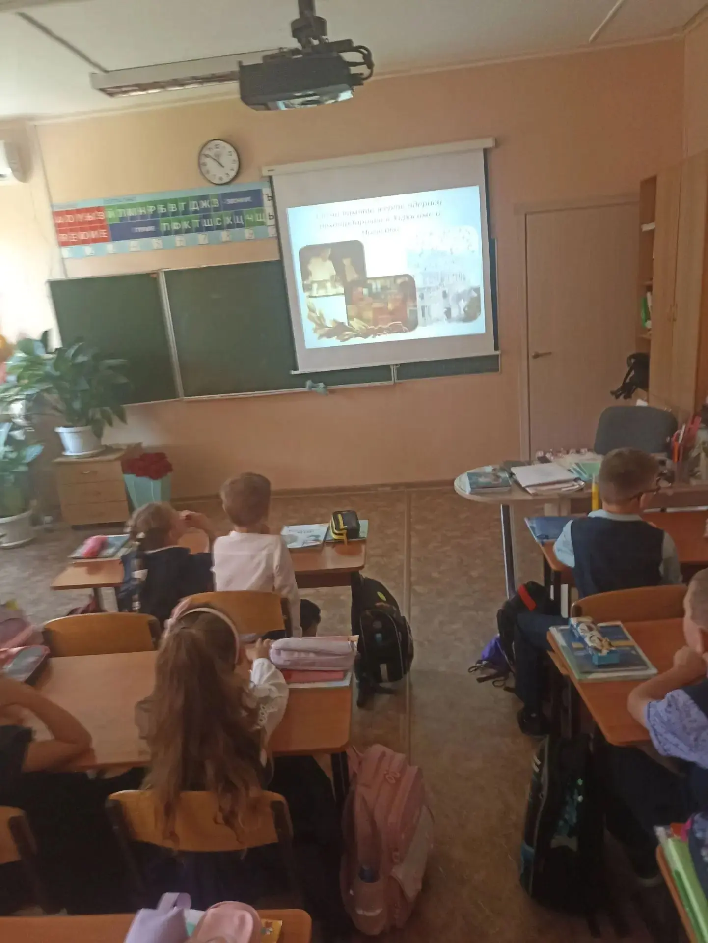 Во 2 "А" классе прошёл классный час, посвящённый Дню памяти окончания Второй Мировой Во...