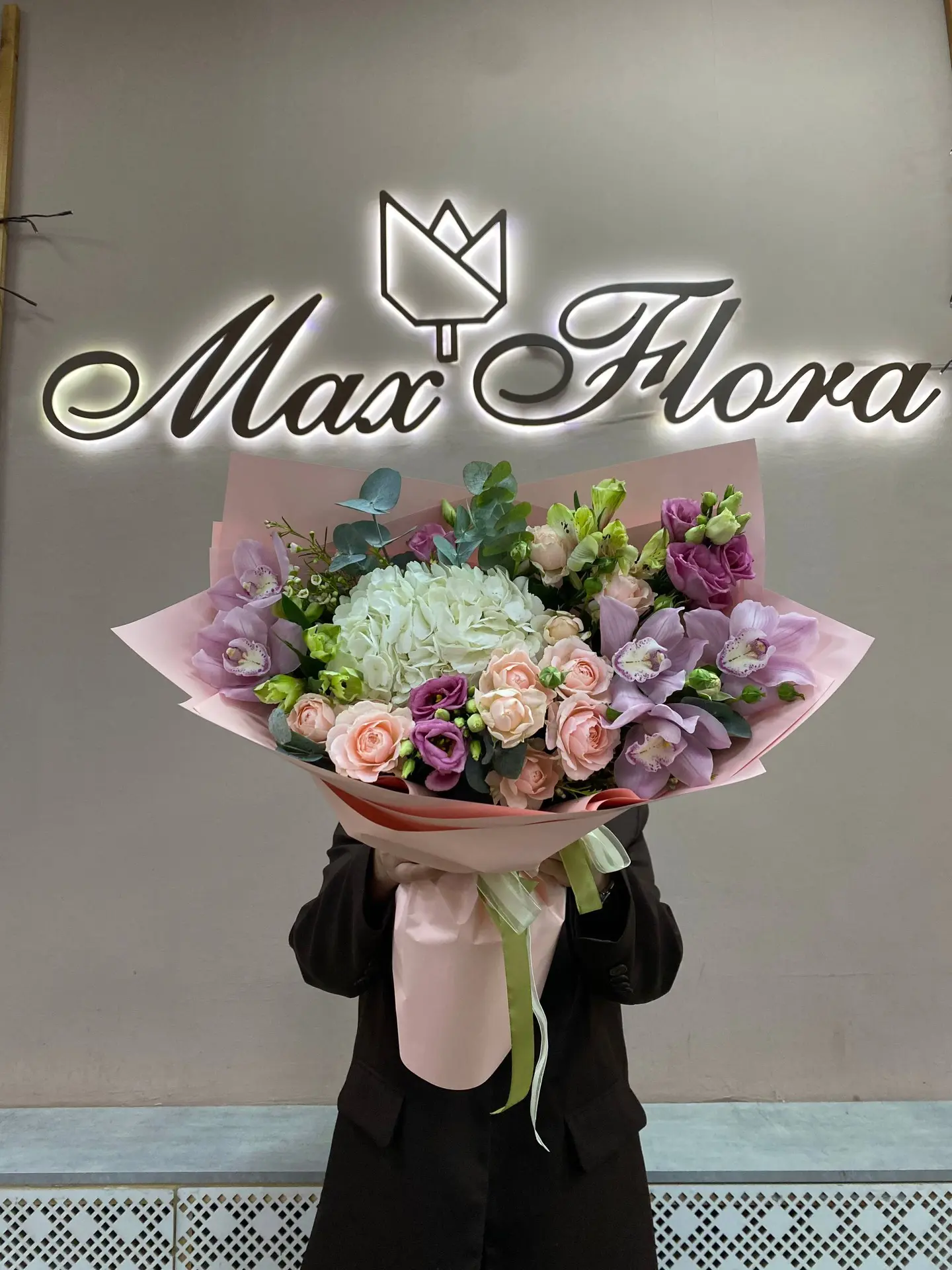 Бесплатная доставка цветов https://maxflorabuket.ru/collection/bukety