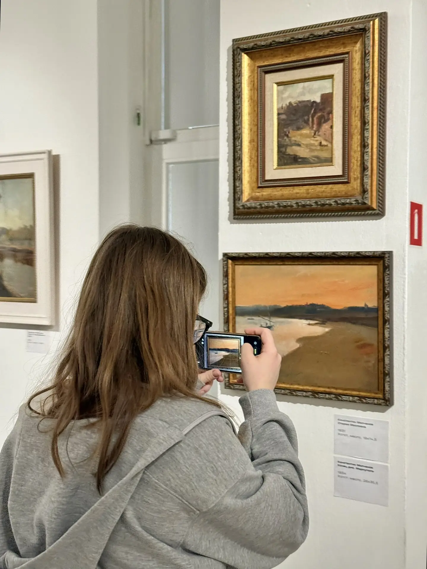 🖼️ Вдохновение из прошлого  Ученики художественного класса отправились на экскурсию в галерею «Беляе