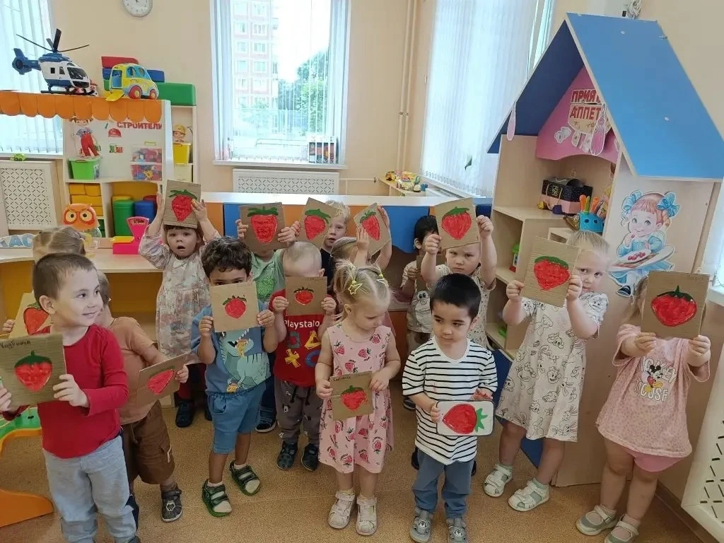 🍓 18 июня Всемирный день клубники! 

Лето — это время сочных красок, тепла и, конечно же, сладкой к
