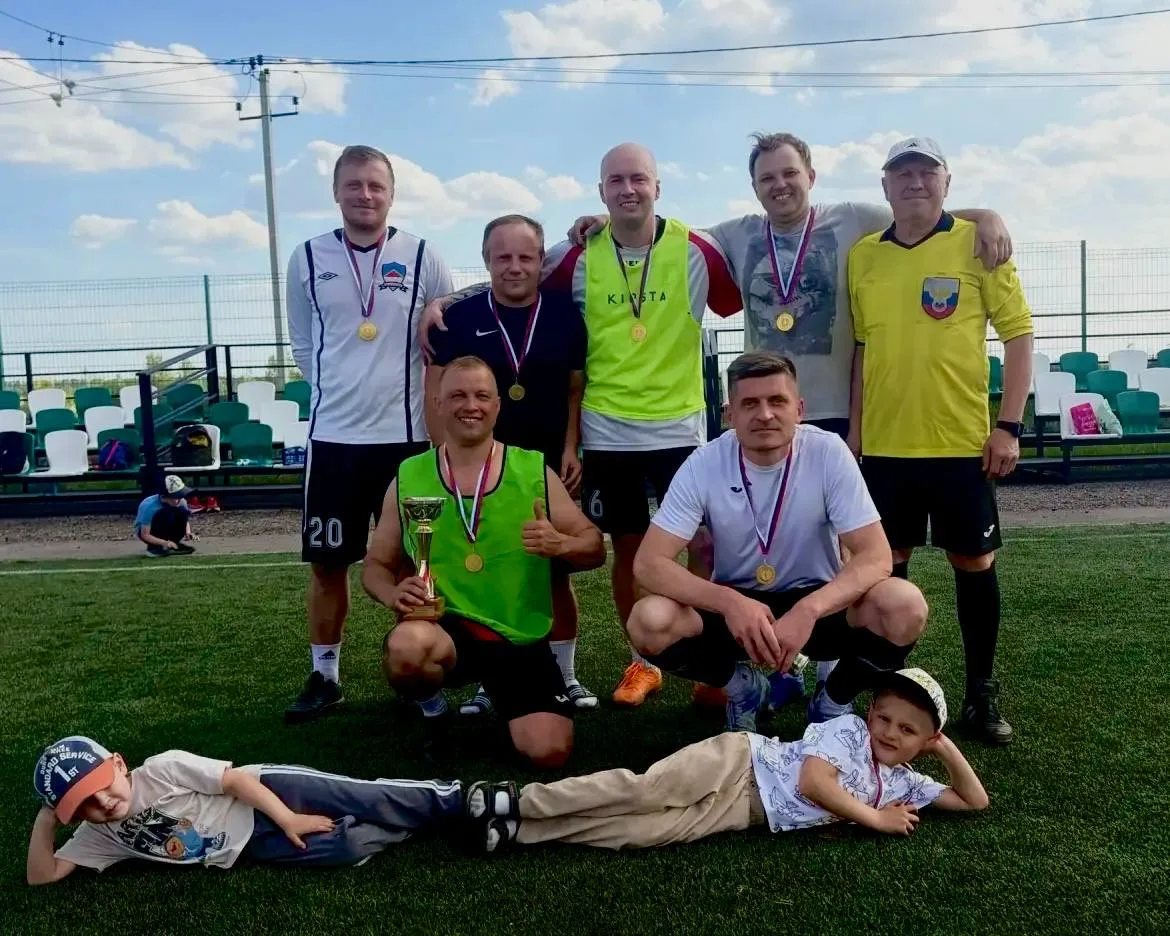 ⚽️Футбольный турнир в честь Дня Победы в Девице: спорт, память и сладкие призы