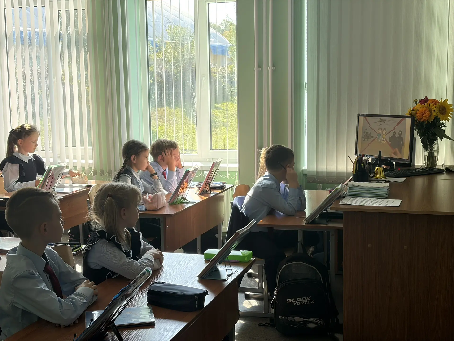 Сегодня во 2Б классе прошел час памяти «Прерванный урок».
