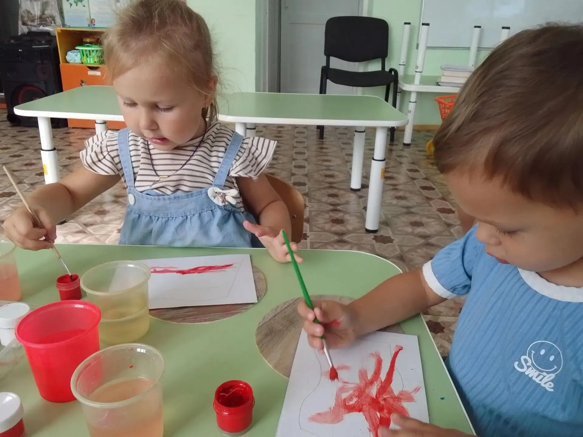 Сегодня в группе «Пчёлки» прошла увлекательная беседа о флаге РФ!