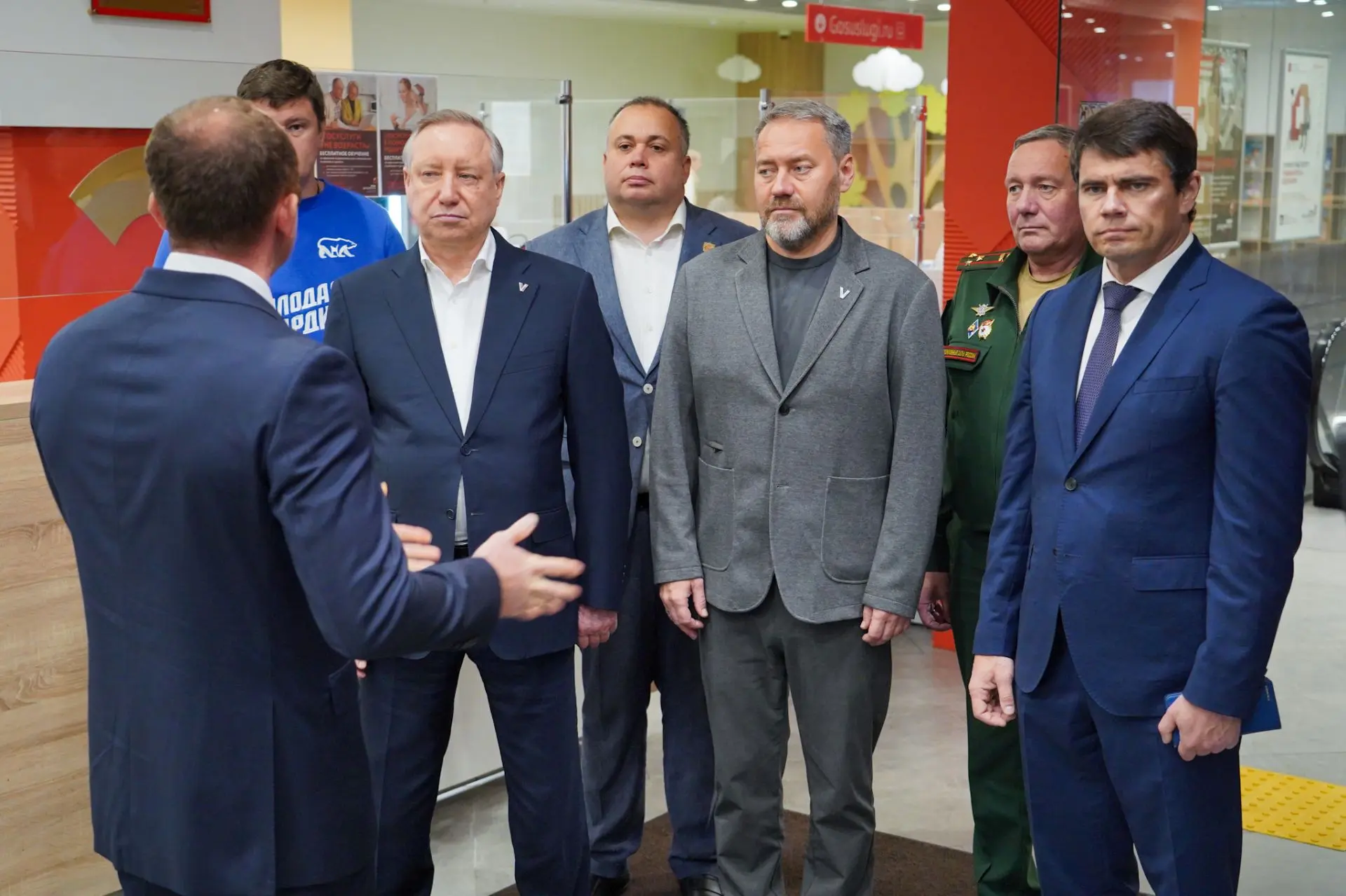 В МФЦ Василеостровского района изучили в действии новый проект «Цифровые консультанты С...