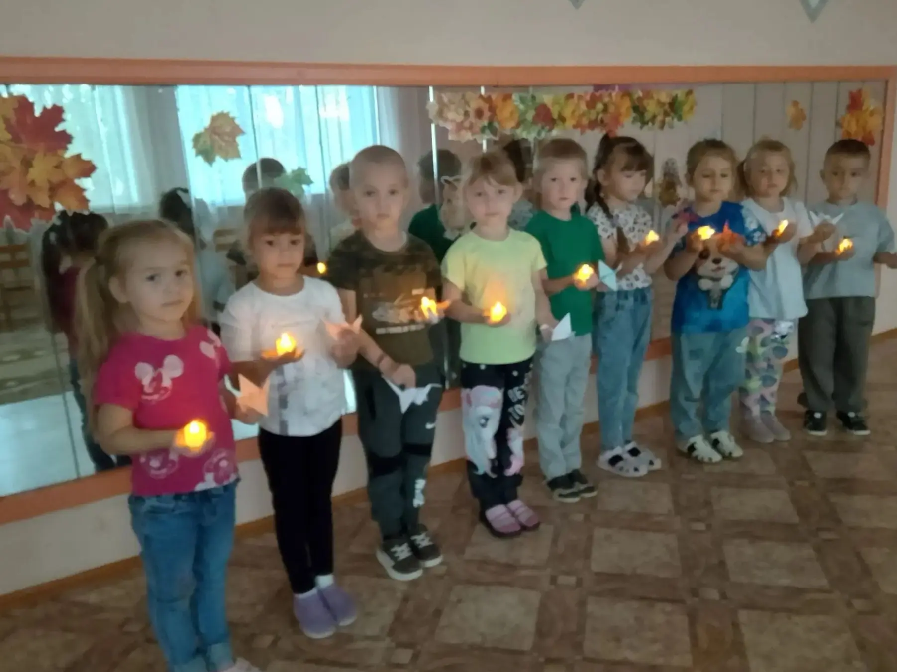 «Журавлики мира и капля жизни»: как воспитанники «Радуги» почтили память жертв Беслана