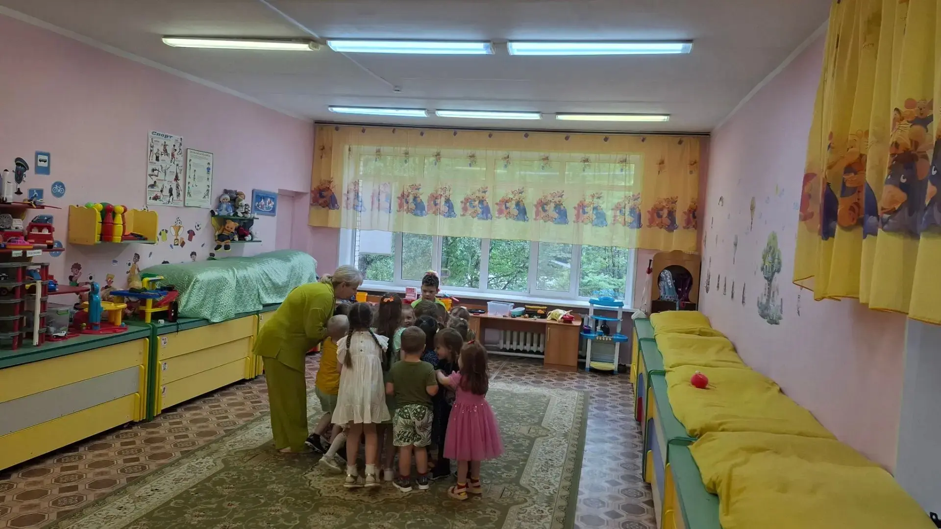 МБОУ СОШ №13 имени В.А. Джанибекова ГОЩ структурное подразделение: «Детский сад «Рябинушка»
В группе
