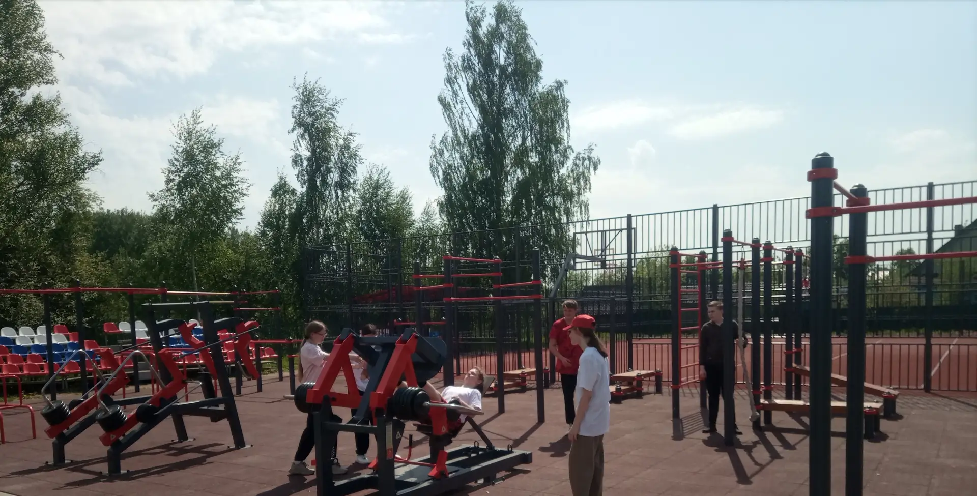 На территории спортивного комплекса «Юность» в городе Макарьев в 2025 году оборудована ...
