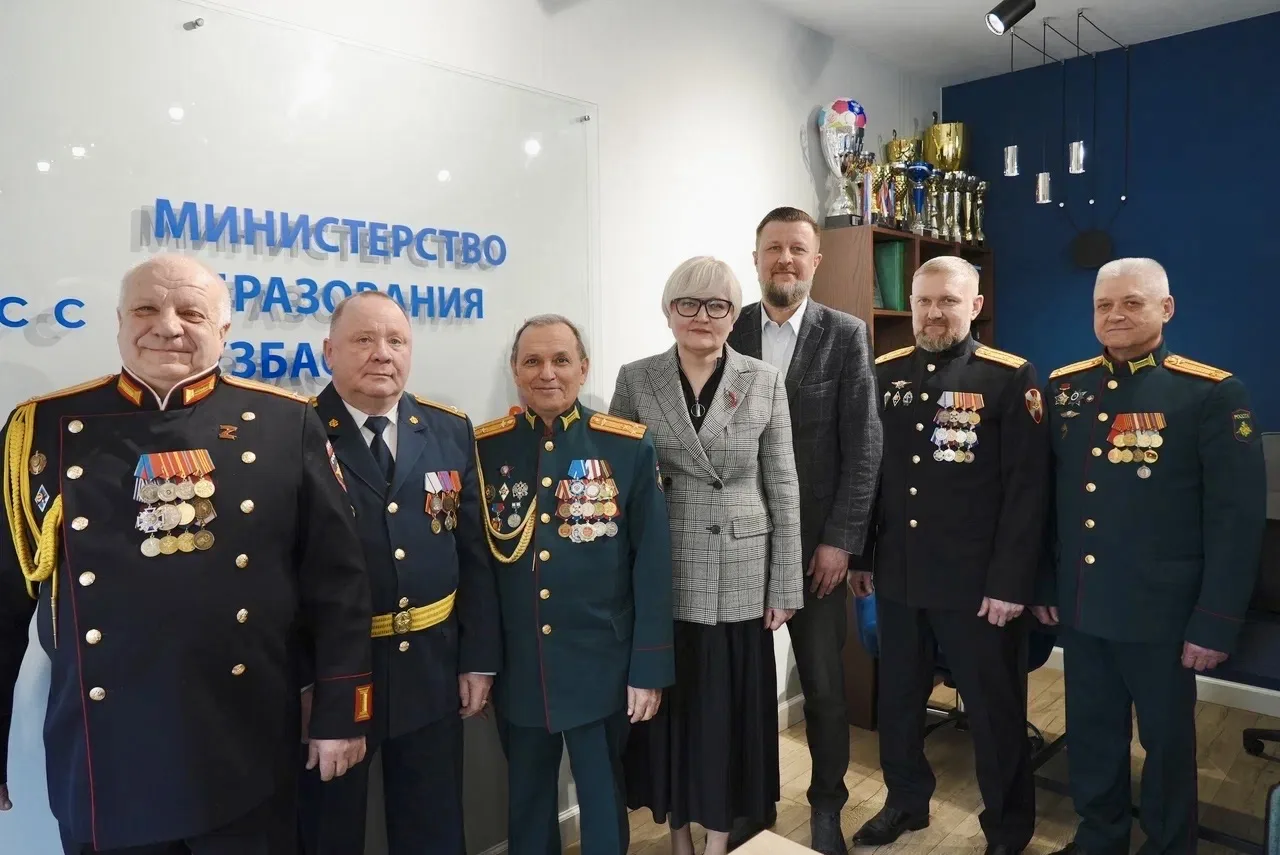 ⭐️В системе образования работают замечательные люди — наша опора и поддержка. Роман Ерыгин более 20 