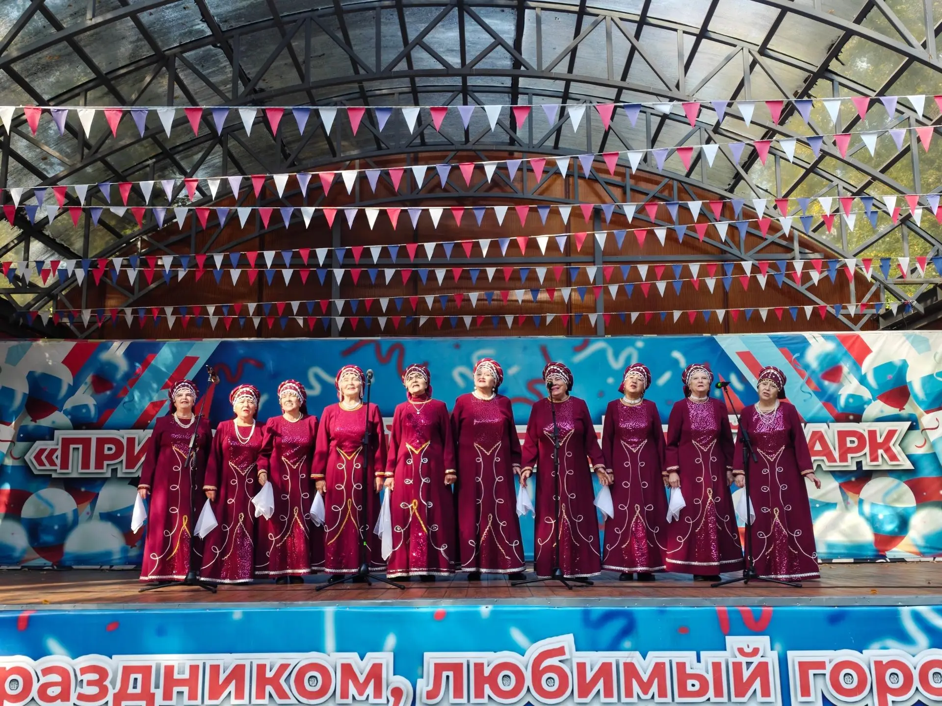 Тепло сердец в осенний день!