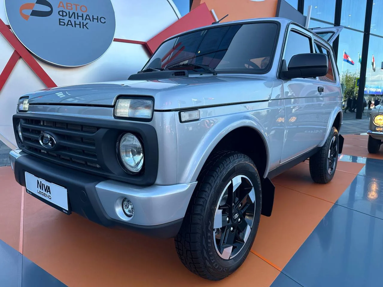 ⚡️Новости: АвтоВАЗ впервые представил обновлённую Lada Niva Legend
