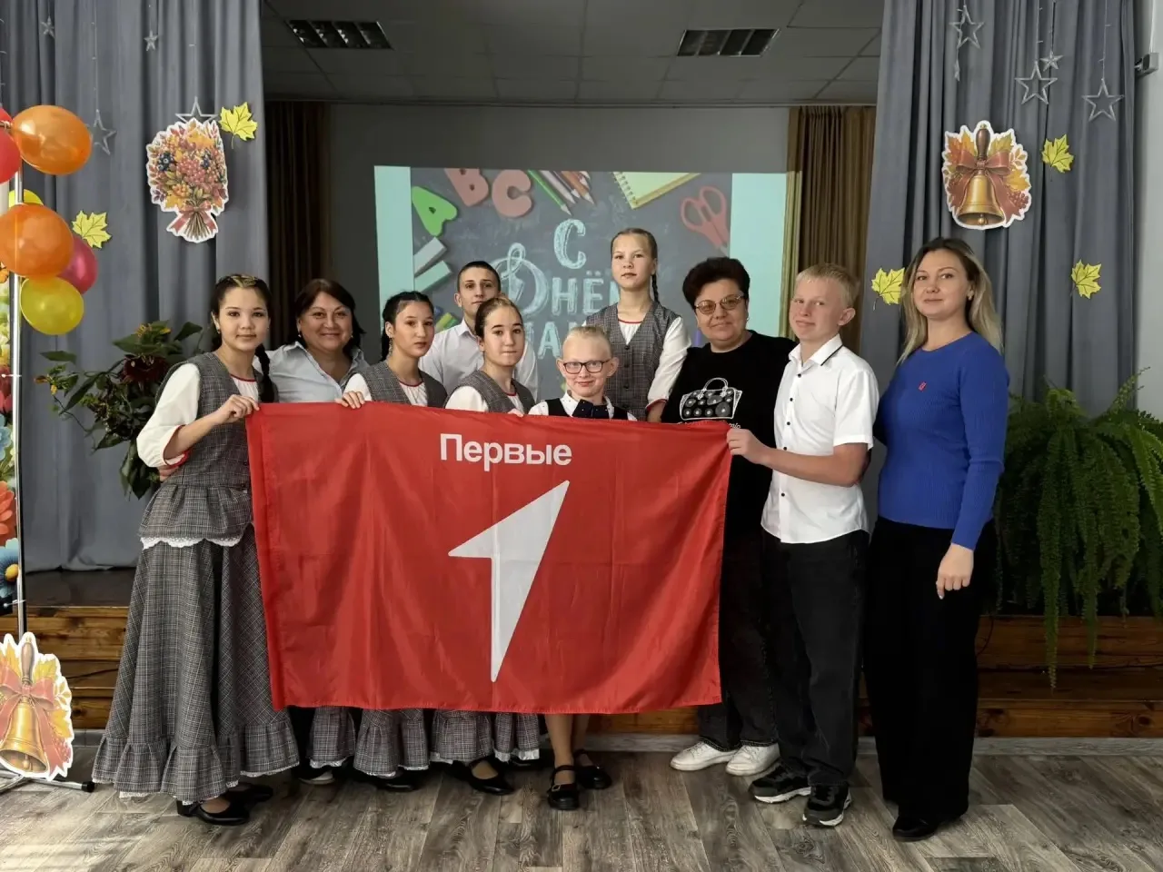 👦👧В преддверии 1 сентября председатель местного отделения «Движения Первых» Майнского...