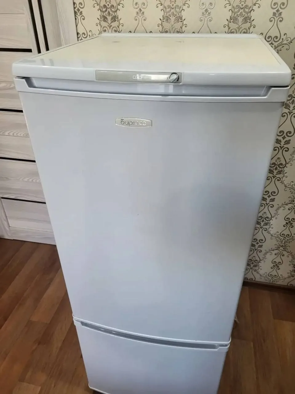 Продам холодильник Бирюса б/у, модель250 S- G,   высота 145,5см, глубина 60см, ширина 60см, цвет бел