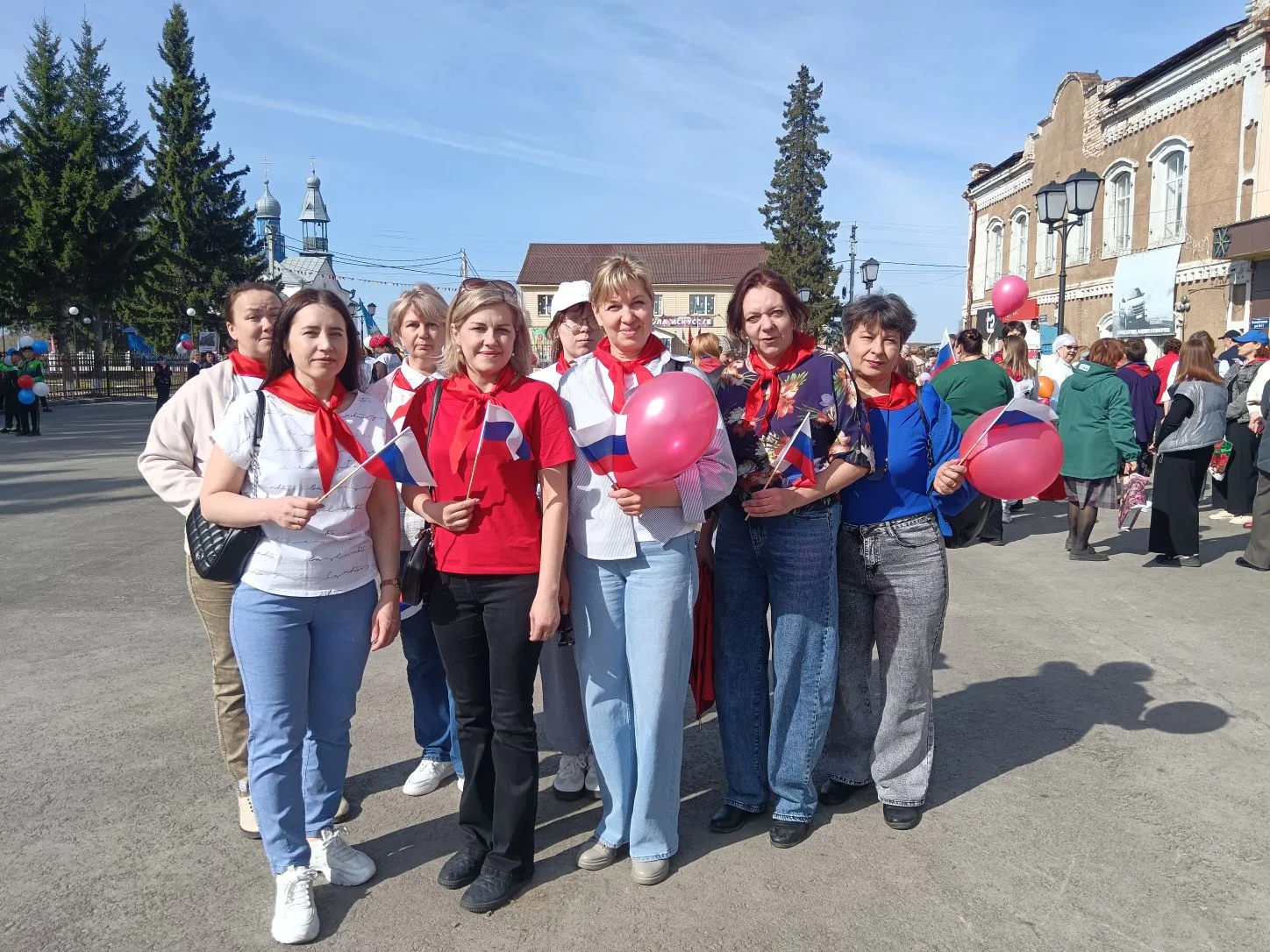 С 1 Мая! Пусть весна расцветает в душе, а труд вдохновляет на новые свершения! Желаем э...