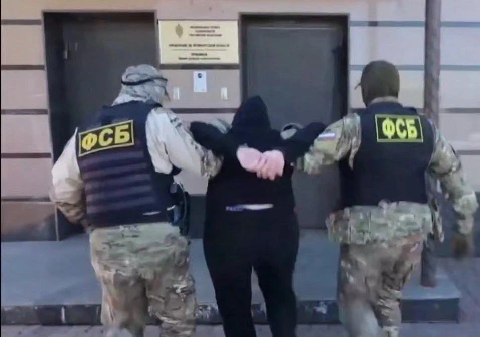В Оренбургской области сотрудники ФСБ задержали 17-летнего местного жителя по подозрени...